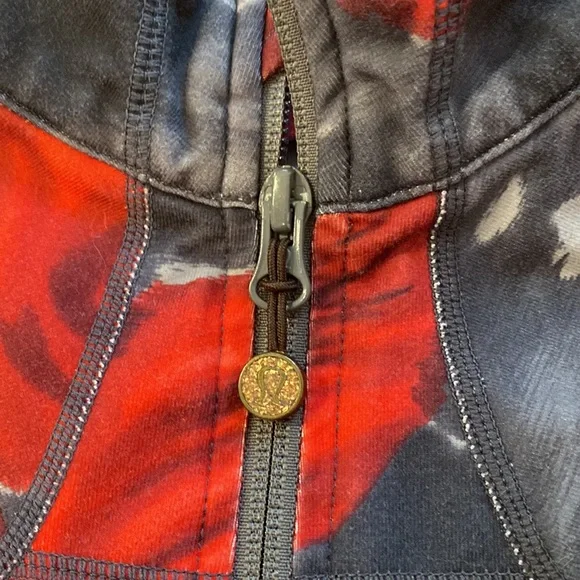 Lululemon rose full zip size 6 - Picture 2 of 6